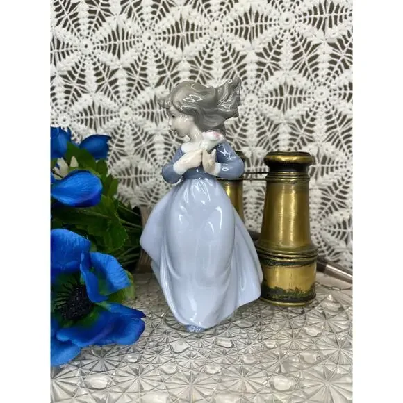 1988 Lladro Nao Windy Afternoon Girl with Flowers Porcelain Figurine - Picture 2 of 5